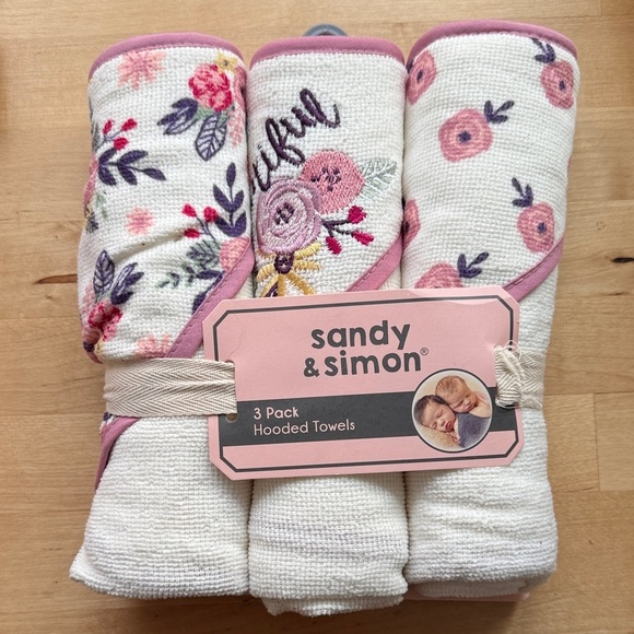 Other - Sandy & Simon Floral Hooded Towels